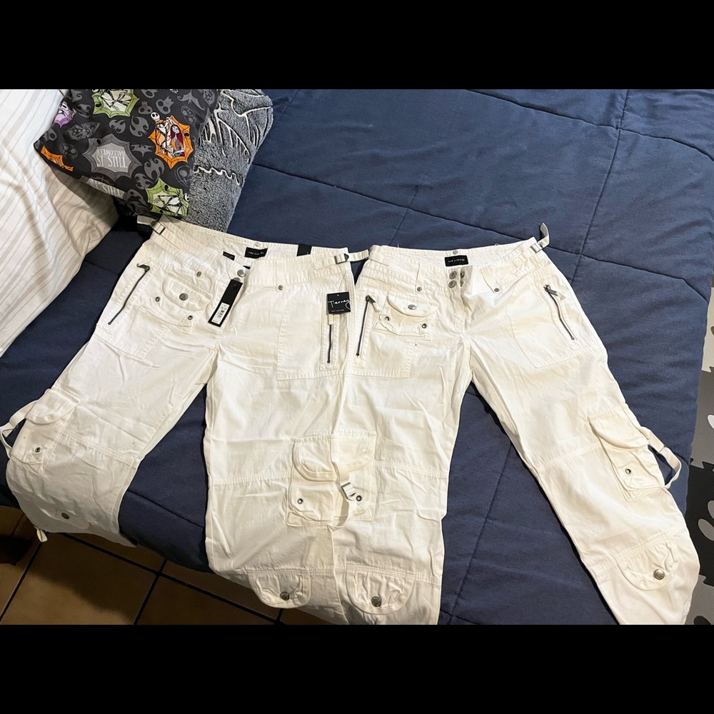 The limited Capris in White (pair)